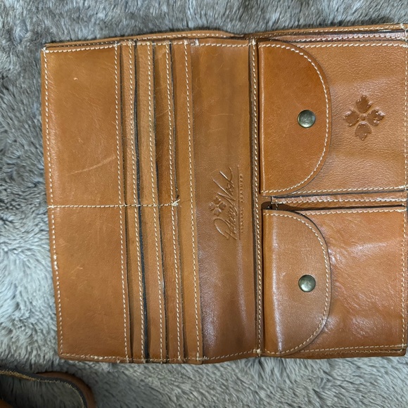 Patricia Nash | Leather Shoulder Bag with Leather wallet - Picture 5 of 12